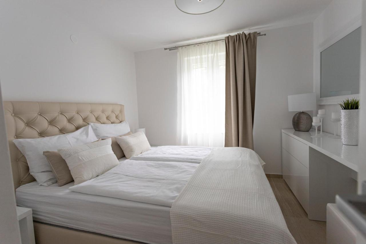 Luxury Mantinela Apartment Malinska Ngoại thất bức ảnh